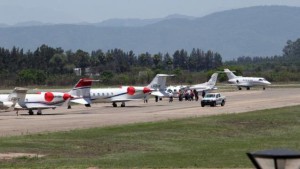 Aviones privados en el aeropuerto jujeño por el acto de Cambiemos.