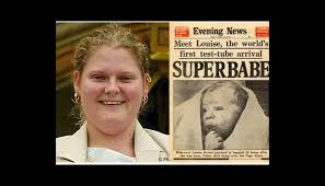 La primer persona nacida por una técnica de reproducción asistida en 1978, en Inglaterra.