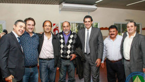 Salinas, en una foto con otros representantes del sector.