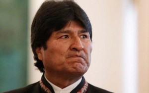 Malabares de Evo Morales. Podría ir a la contracumbre mientras negocia ingreso pleno al Mercosur.