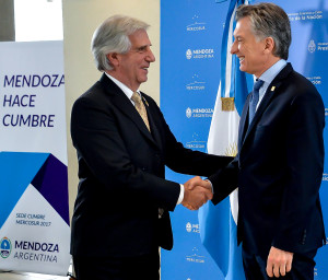 Macri cedió a la postura dialoguista del uruguayo Tabaré Vázquez.