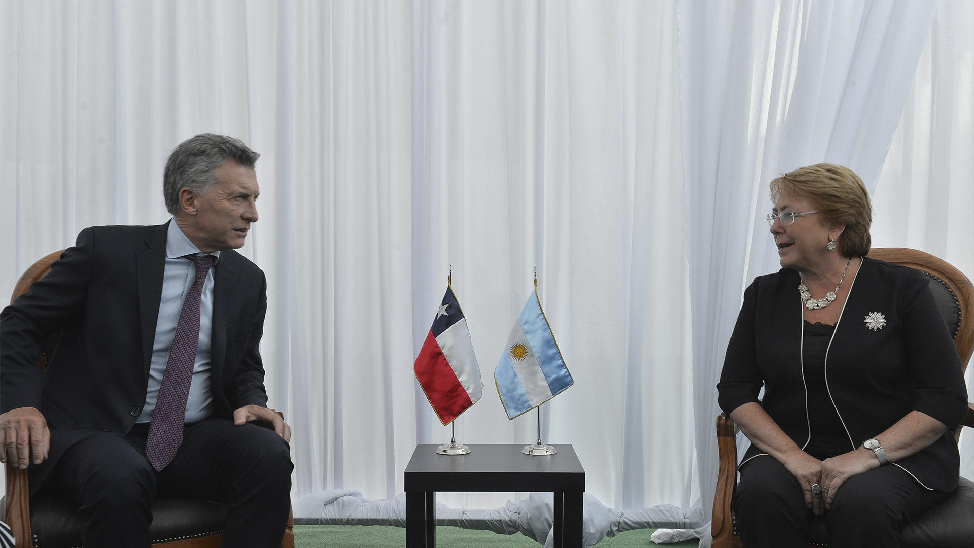 A Macri lo seduce Chile y avanza en una sociedad inédita con Bachelet