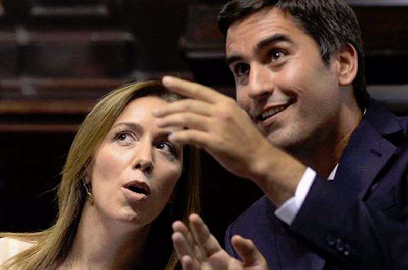 La gobernadora y Manuel Mosca, esposo de la candidata González y hombre fuerte de la Legislatura.