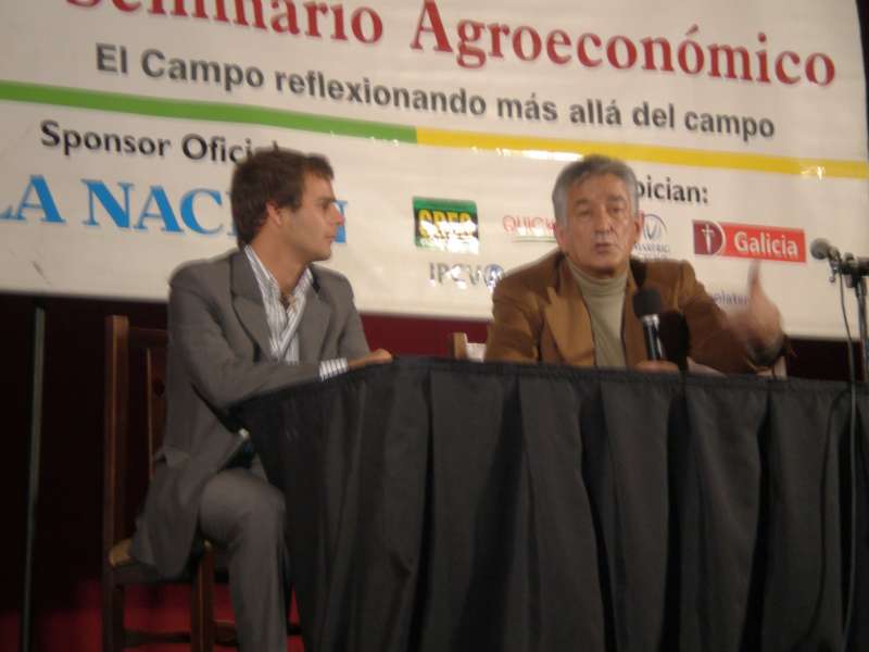 Juan Pepa y Alberto Rodríguez Saá, en un seminario de su fundación, fundada con Nix.