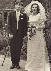 Hawking con su pirmera esposa, Elaine.