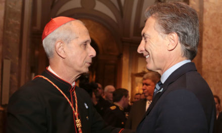 Otro cruce con la Iglesia: En el Gobierno discuten restringirle los pasaportes oficiales a los obispos