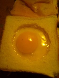 hueco con huevo