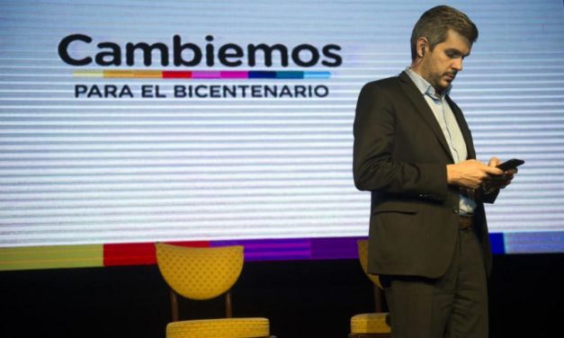 Campaña por WhatsApp: El nuevo chiche de Marcos Peña para dar pelea en el conurbano