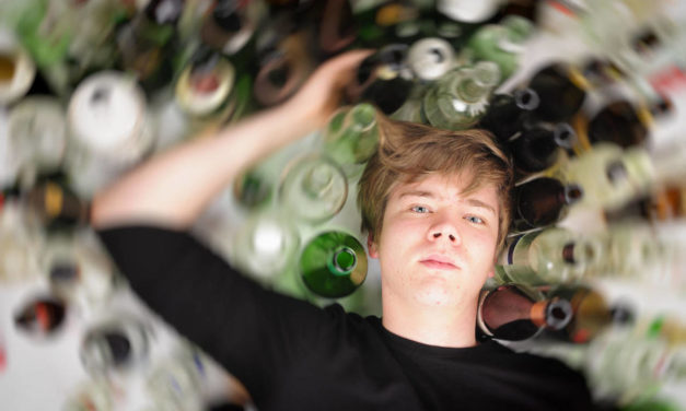 Alcoholismo adolescente: El polémico plan islandés que solucionó el problema