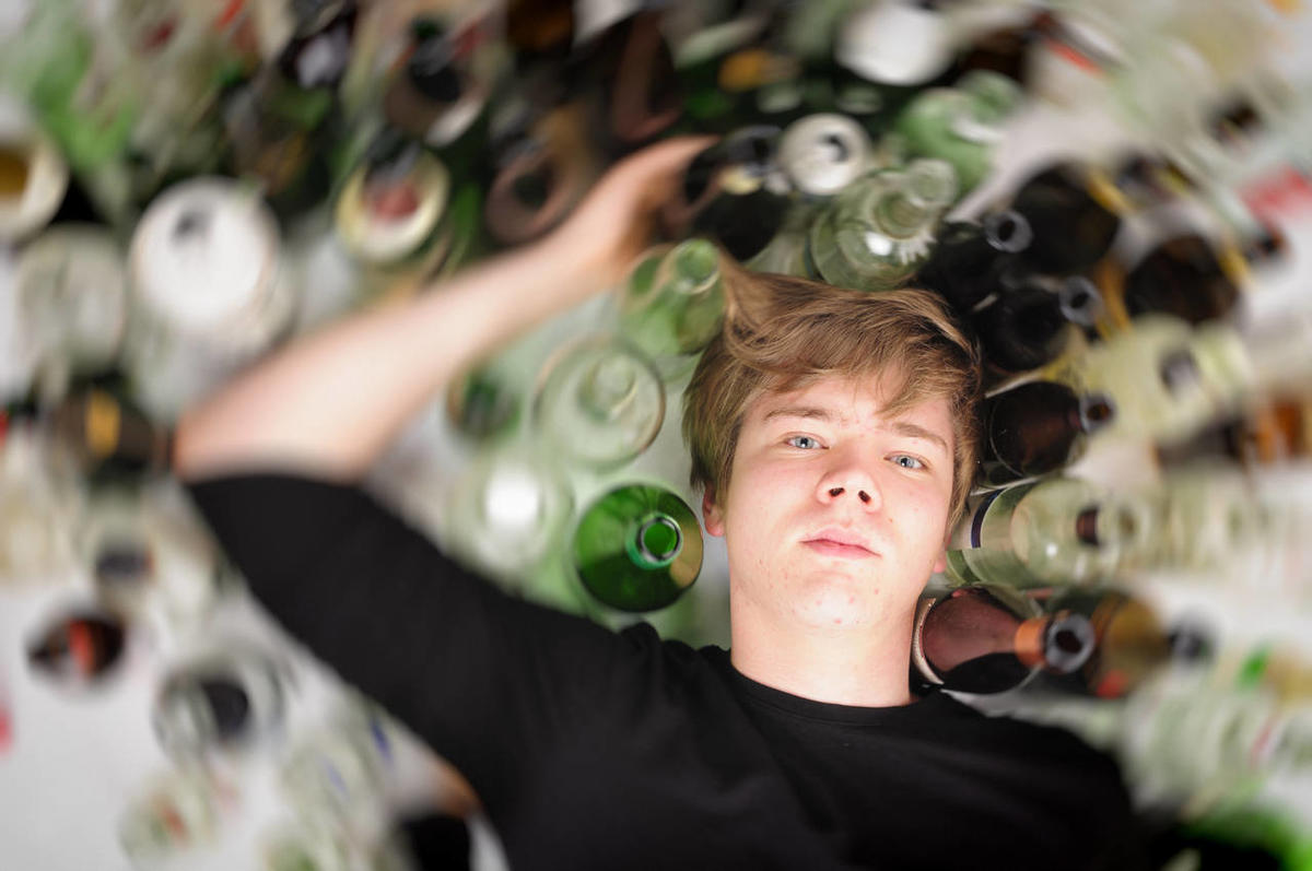 Alcoholismo adolescente: El polémico plan islandés que solucionó el problema