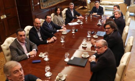 Mucha rosca, cambios en el gabinete y anuncios económicos en otro día expuesto para Macri