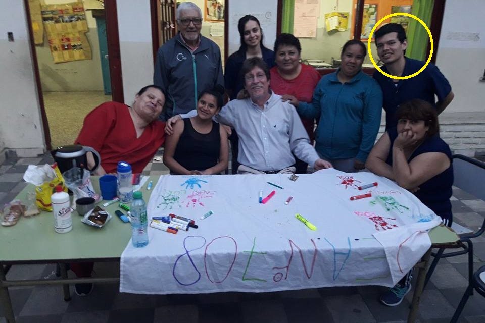 Es uno de los docentes más jóvenes del país, lo balearon y cuenta por qué no hace paro