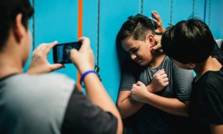 ¿Cómo diferenciar el conflicto entre pares con el bullying?