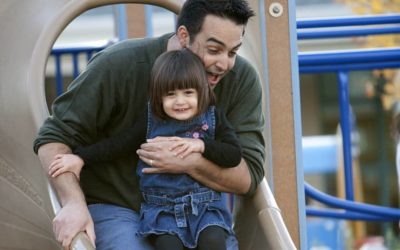 El fin de «te ayudo»: cómo es la nueva paternidad full life de los hombres modernos