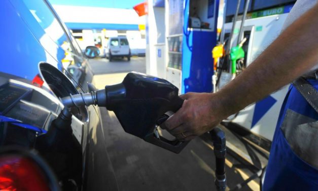 El Gobierno se prepara para congelar el precio de los combustibles