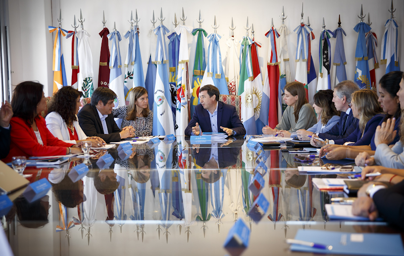 El ministro de Desarrollo Social, Daniel Arroyo, y la titular de ANSeS, Fernanda Raverta, junto a ministros provinciales.