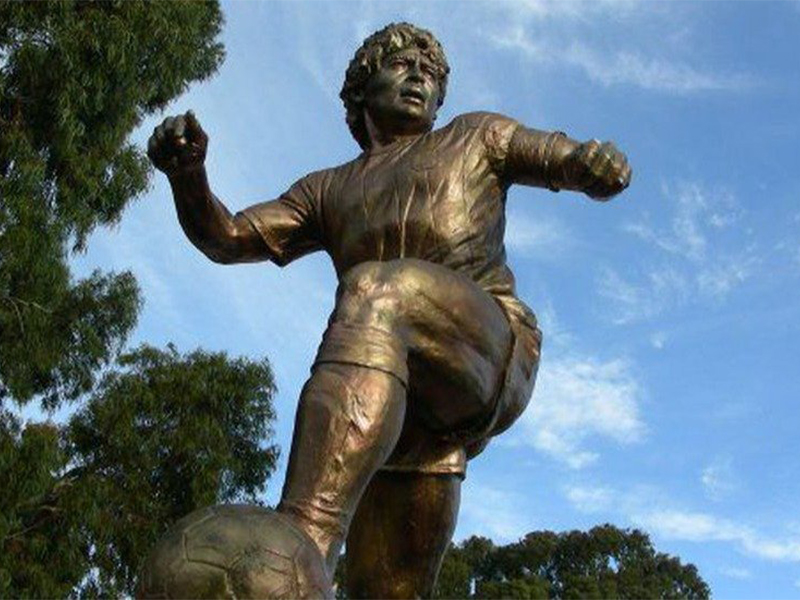 El primer homenaje post-mortem a Diego Maradona: tendrá su estatua en Ezeiza
