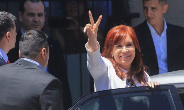 Cristina Kirchner tuiteó tres veces más sobre su situación judicial que sobre la pandemia