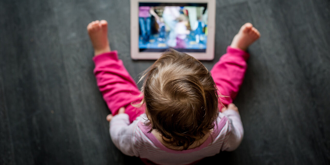 No hay pantalla que resuelva la soledad, ¿es posible una alianza saludable entre crianza y tecnología?