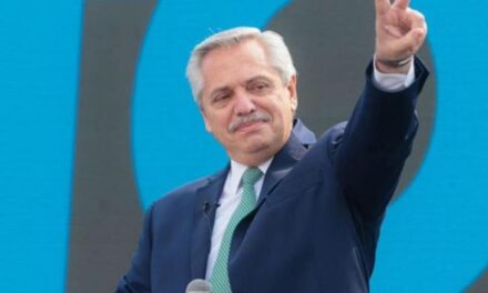 Con Cristina Kirchner en el escenario, Alberto Fernández cerró la campaña del Frente de Todos en Merlo: «No es que no hicimos nada, hicimos mucho»
