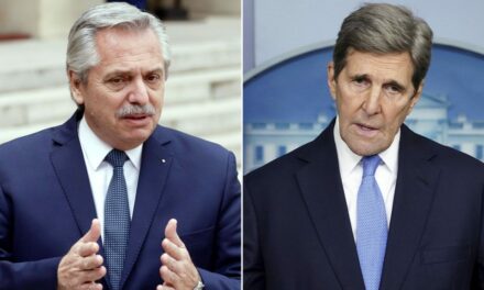 El desaire de John Kerry a Alberto Fernández que se volvió viral