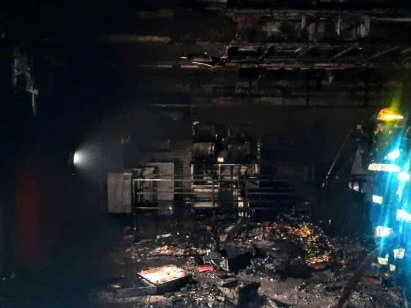 Ituzaingó: un incendio destruyó por completo un local de comida rápida