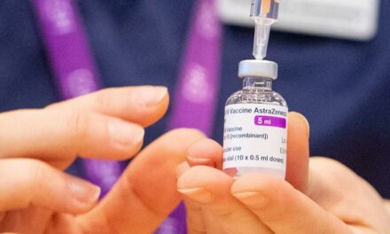 La ANMAT aclaró que la vacuna contra el Covid de AstraZeneca no contiene grafeno: «Fue un error de tipeo»