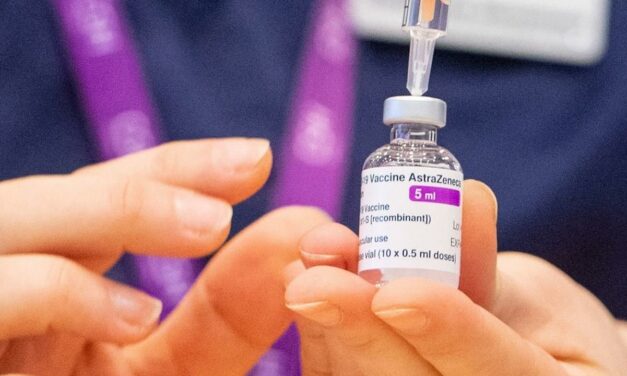 La ANMAT aclaró que la vacuna contra el Covid de AstraZeneca no contiene grafeno: «Fue un error de tipeo»