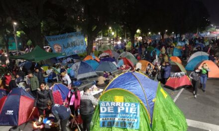 Acampe en 9 de julio: ¿Cómo sigue la situación y cuáles son los desvíos en el centro porteño?