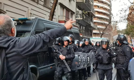 Recoleta: Aumentaron la custodia en la casa de CFK y la Justicia ordenó liberar la zona