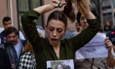 Más de 30 muertos en Irán por las protestas contra el velo