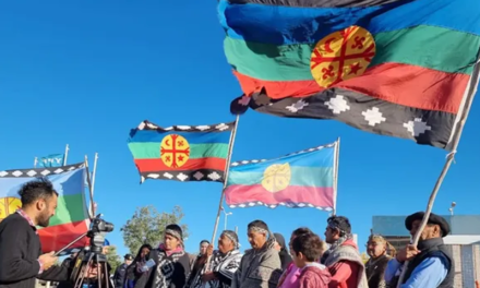 Alberto Fernández fue sorprendido por una manifestación mapuche en un acto