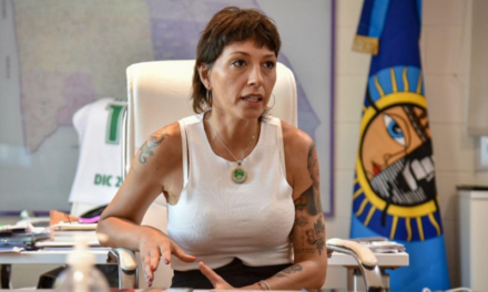 Mayra Mendoza aumentó un 85% los sueldos de empleados municipales en lo que va del año