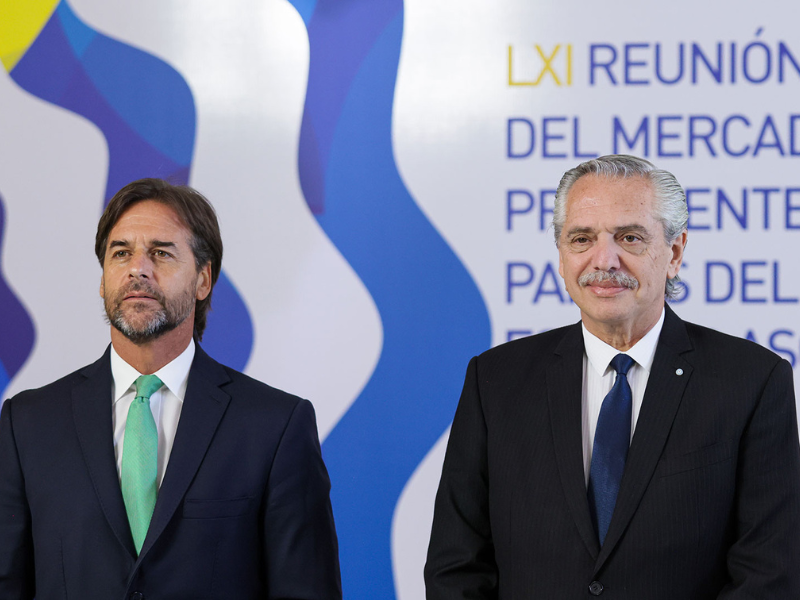 Alberto Fernández cruzó a Lacalle Pou y aumenta la tensión con Uruguay