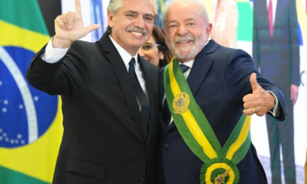 Tras asumir como presidente, Lula firmó una decena de decretos y recibirá a Alberto Fernández