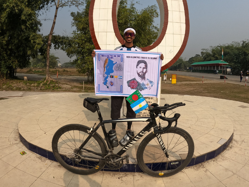 Sigue la locura en Bangladesh: un hombre recorrió más de mil kilómetros en homenaje a Messi