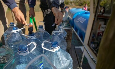 AySA ya entregó 13 millones de litros de agua potable a 5 mil familias del Delta
