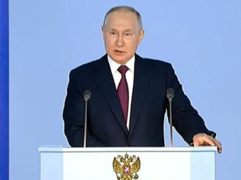 Putin seguirá con los ataques: «Son ellos los que han empezado la guerra»