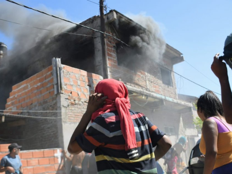 Pueblada en Rosario: los vecinos atacaron casas de narcos involucradas en el asesinato de Máximo Jerez