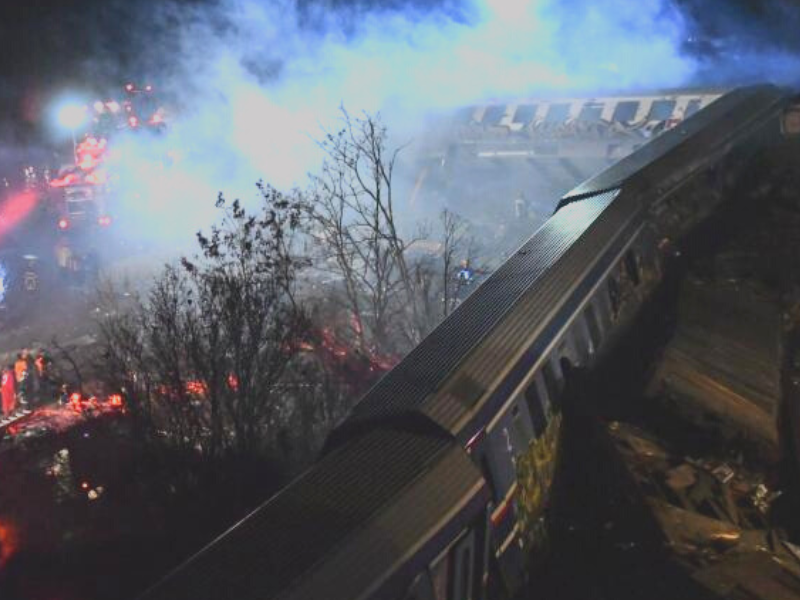 Tragedia en Grecia: dos trenes chocaron de frente y son 36 los fallecidos