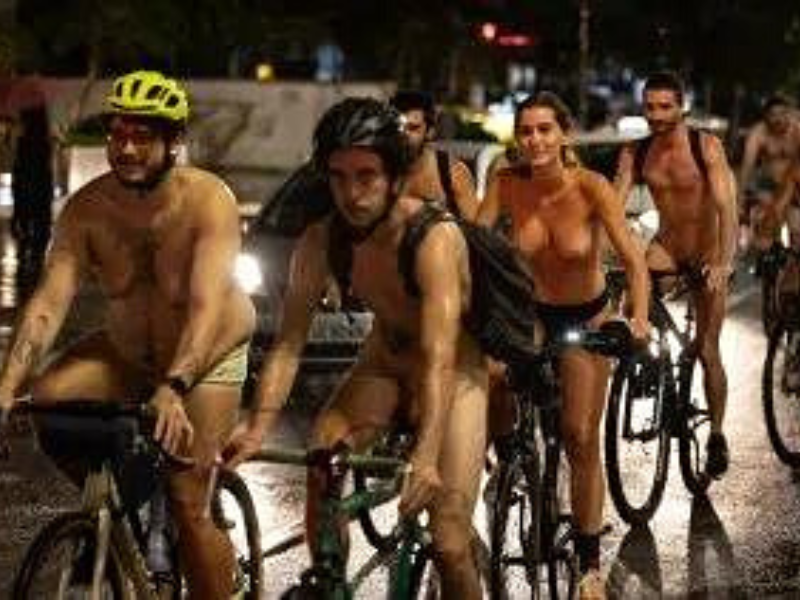 Ciclistas protestan desnudos en Brasil para concientizar sobre los accidentes viales