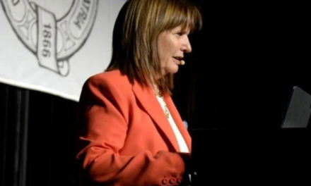 Patricia Bullrich deja la presidencia del PRO por la campaña electoral