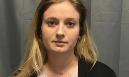 Una profesora abusó de un alumno de 15 años en Estados Unidos