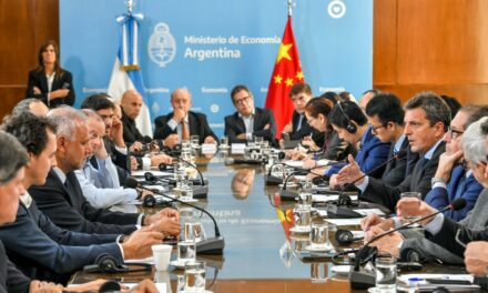 Argentina deja de pagar importaciones en dólares y pasa a yuanes