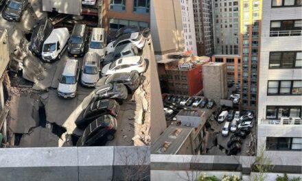 Impactante derrumbe de un estacionamiento en Nueva York