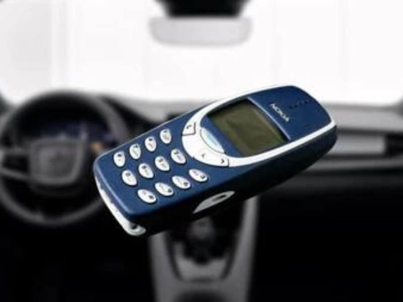Insólito: el Nokia 3310 ahora es usado para robar autos y se vende por cifras récord