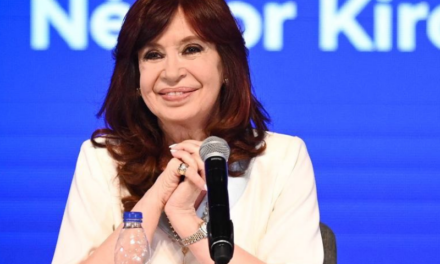 Cristina Kirchner calificó de “escandaloso” el préstamo del FMI a Macri