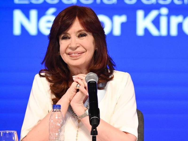 Cristina Kirchner calificó de “escandaloso” el préstamo del FMI a Macri