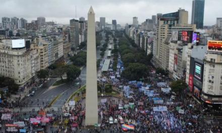 Agrupaciones sociales comenzaron protestas en CABA para respaldar a los manifestantes de Jujuy