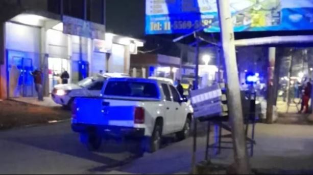 Horror en Moreno: entró a un supermercado, disparó y mató a una persona